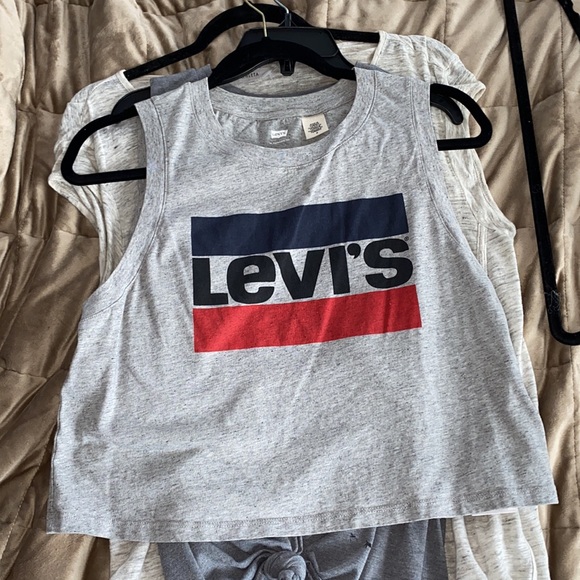 Levi’s Grey Graphic Crop Tank - Picture 2 of 2